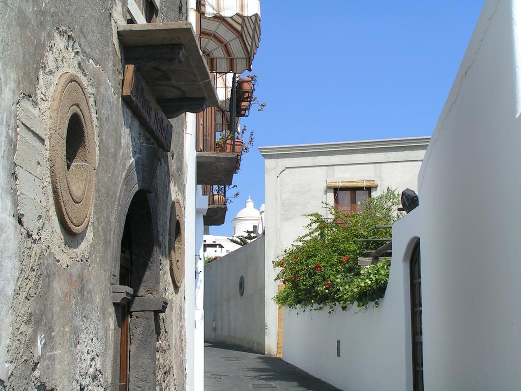 Villa Mareblu Luxury Holiday Apartment Direttamente Sul Mare Stromboli Chambre photo
