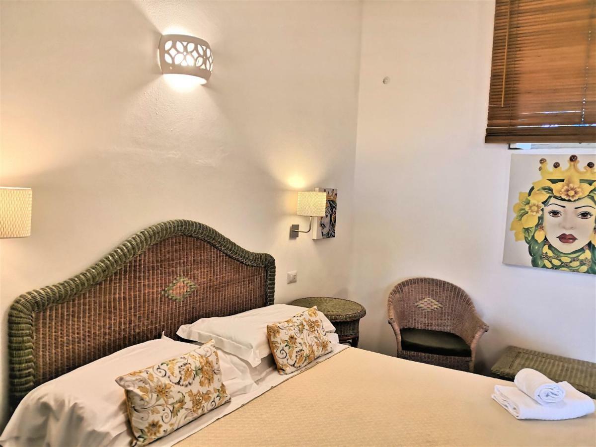 Villa Mareblu Luxury Holiday Apartment Direttamente Sul Mare Stromboli Extérieur photo